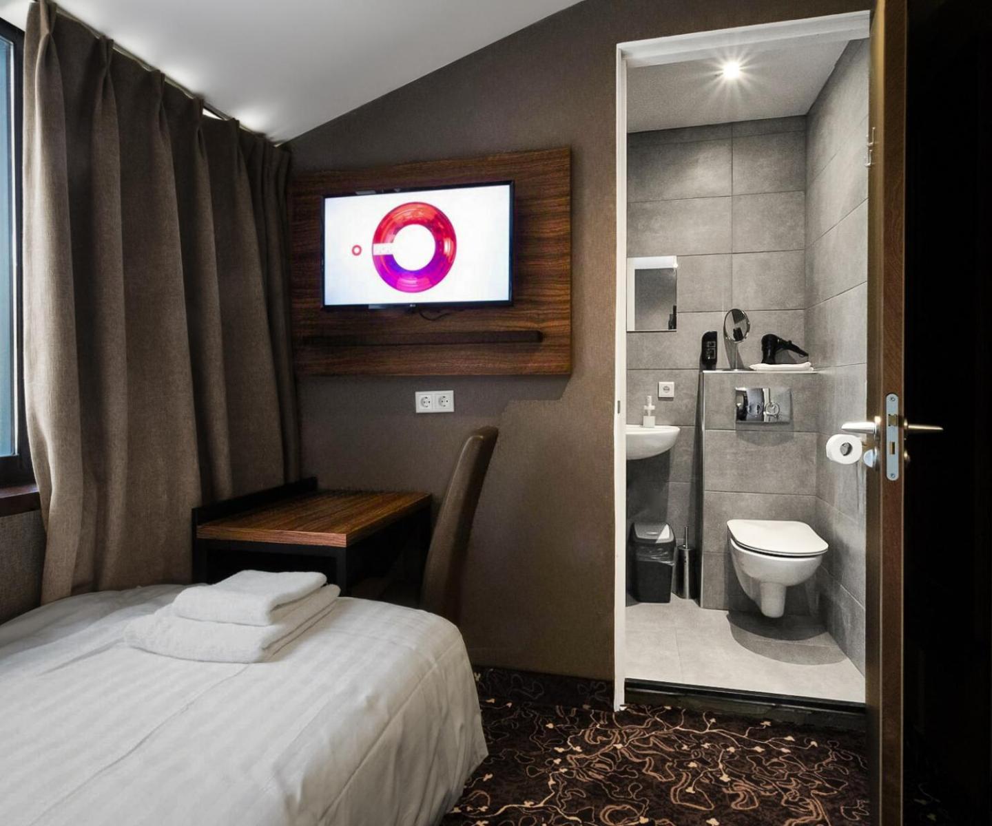 Amsterdam Lake Hotel Badhoevedorp Room photo