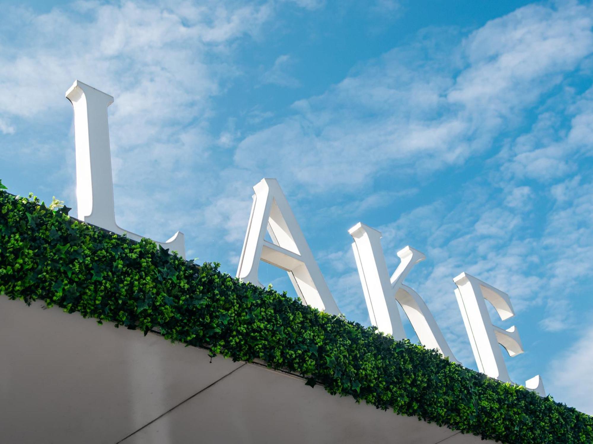 Amsterdam Lake Hotel Badhoevedorp Exterior photo