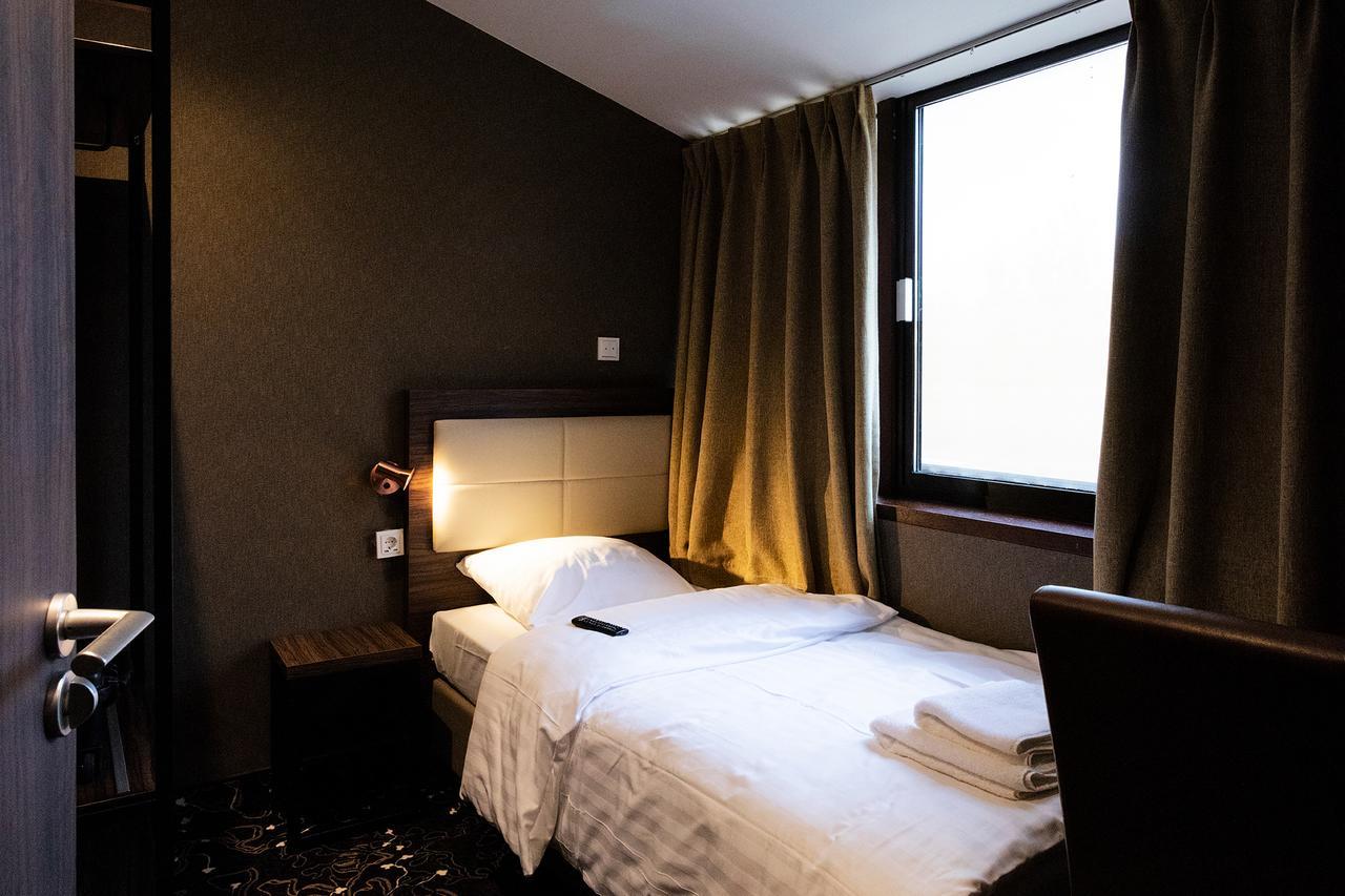 Amsterdam Lake Hotel Badhoevedorp Exterior photo